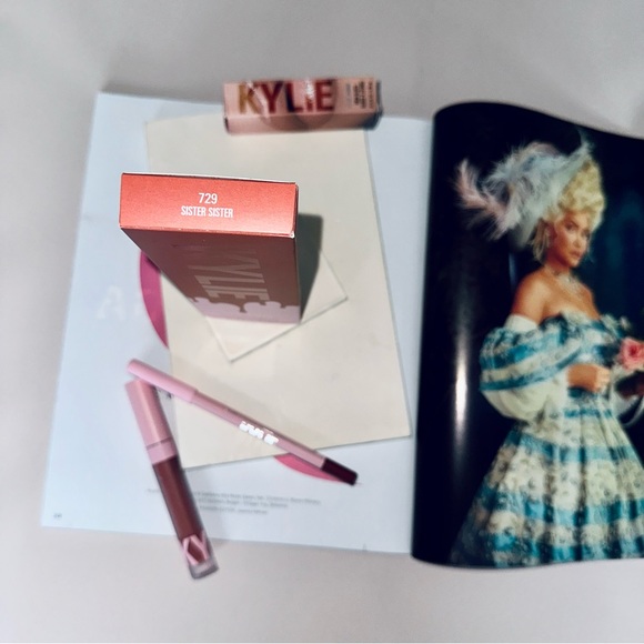 KYLIE COSMETICS Lip Blush Kit ‘Sister Sister’ - Picture 3 of 4